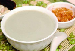 喝豆汁,品味老北京传统美食文化